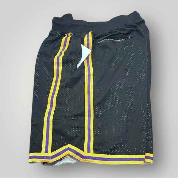 Kobe Bryant Lakers MAMBA Black/Yellow Shorts - Picture 10 of 15